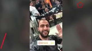 Prezident İlham Əliyev azarkeşlərlə salamlaşıb