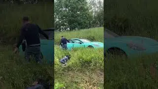 280 km/val greičiu „Porsche“ vairavę apsvaigę vyrai kelionę baigė griovyje