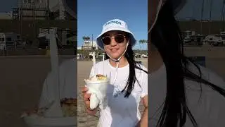 eating esquites 🌽 on the beach