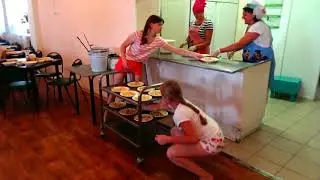 в столовой