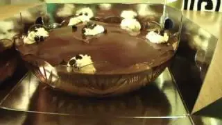 Unboxing a profiterol