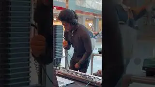 She was dancing behind the window 💃 I DON’T KNOW 🤷🏽‍♂️ #soulfulhouse #westfieldlondon #dancemusic