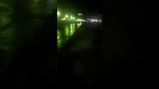 Ялта вечер на набережной танцы продолжаются,дискотека в шторм.Крым 2021