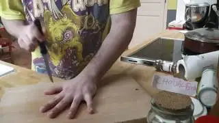 он почти попал по пальцам/Я В ШОКЕ