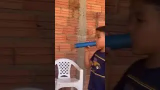 Azzaf e família dançam