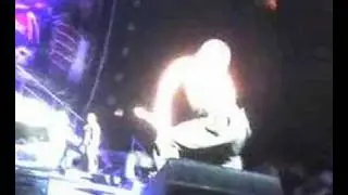 spectacular booty dancing at concert lol