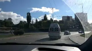 Автобус чуть не упал с моста