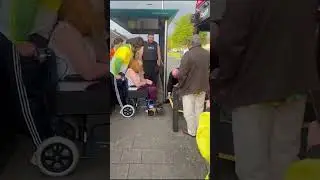 You just knew that was going to happen! 🤣 🎥 X / caerau10