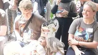 Wisatawan dari Australia Berkunjung di Wisata Pasar Budaya Racah Mampulang Desa Balida Kab. Balangan