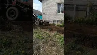 засыпали траншею, ровняем