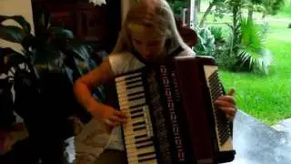 Cantora Beatriz Socek | Criado em Galpão