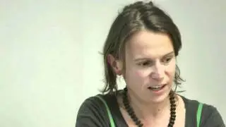Lebensgefährliche Olivenernte Palästina. Teresa Arrieta interviewt Friedensaktivistin