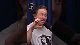 O melhor cantor a capela é ele