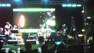 Paoli Mejias Jazz Quintet Cada cual buscando su esquina timbal solo
