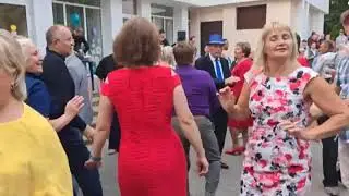 17.09.23г..."Голубка"...Валентина Пудова... звучит на танцполе в Гомельском парке...