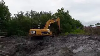Proyek Pengerukan Lumpur Sungai