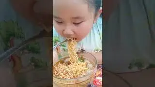 GAYA BOCIL MAKAN MIE 