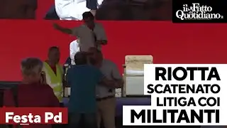 Riotta litiga coi militanti alla festa del Pd: "Vi sbatto fuori io". Il video surreale