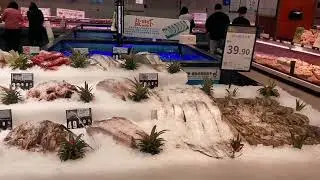 For the preservation of seafood and meat in supermarkets, you need an ice machine to assist you.
