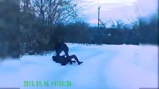 Пьяный МЕНТ угрожает пистолетом