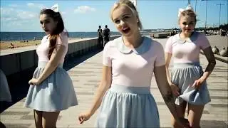 Dance of schoolgirls on the street