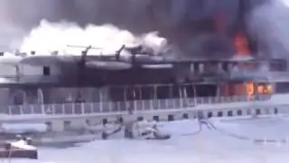 Горит теплоход