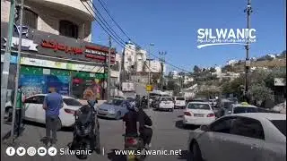 طواقم الضريبة والأرنونا بحماية القوات يداهمون أحد المحلات التجارية في حي عين اللوزة ببلدة 