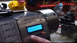 Электронная гитара WM210V, клиент пробует точить первую резьбу