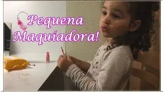 Pequena Maquilhadora com 3 anos. Little Makeup. Petit Maquilleur
