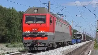 2ЭС6-1085 с грузовым поездом следует через о.п. 82 км.