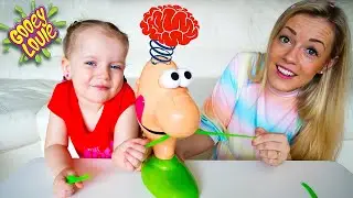 Alex Gaby and Mommy playing Family Fun Game Gooey Louie