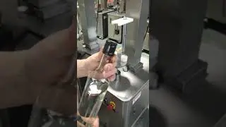 Máquina de sellado de tapas de botellas ROPP para botellas de vidrio de aceite de oliva