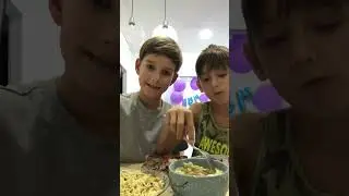 Едим самый острый доширак 🌶