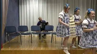 1. А. Новиков "Смуглянка"  аранж.  В. КОвыршина 2. РНП "Во кузнице"  аранж.  В. Ковыршина