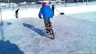 Валим боком на велосипеде