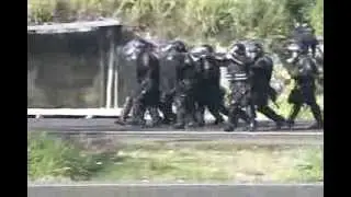 UMO DESALOJA A EX COMBATIENTES