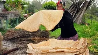 KÖYDE YUFKA EKMEK YAPIMI🍞/ÇORUM YUFKASI/ERİŞTE YAPIMI VE KESİMİ/KEDDE LAVAŞ PİŞİRMEK🇦🇿🇹🇷VLOG