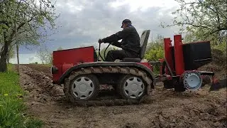Гусеничный минитрактор, испытания самодельной картофелясажалка.