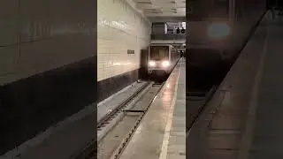 Поезд «Русич» 81-740 прибывает на станцию Сокольники #поезда #метро