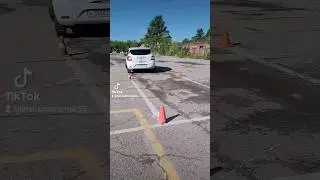 Заезд в бокс с поворотом на 90°. 