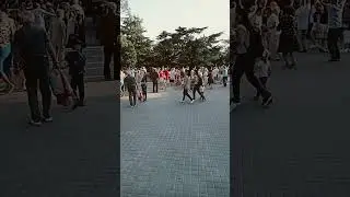 Люди влюбляются....., женятся,