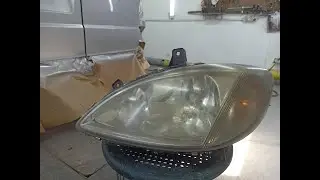 Cloudy yellowed headlights? DO it!!! And the light is much better. Painting Vito 639.