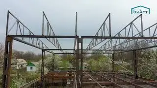 Строительство двухэтажного объекта из металлоконструкции и сэндвич-панелей в Бишкеке.