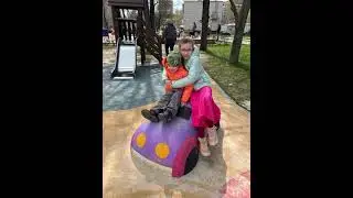 Прогулка у пруда рядом с домом