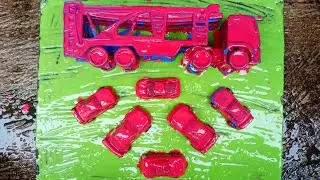 Membersihkan mainan mobil balap,mobil sport,truck panjang,container,mobilpengangkut.