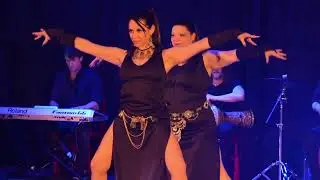 Un millón de años luz - Athena y alumnas de Fénix