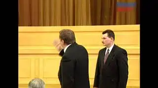 Жириновский выкрикивает вопрос Ельцину
