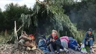 АРИСТОКРАТЫ СОЖГЛИ НАШ ДОМ НА РЕКЕ. ЭТО СВИНСТВО УЖЕ НАДОЕЛО.