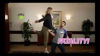 В Филадельфии всегда солнечно. Майк хватает и поднимает Ди как в Mortal Kombat.