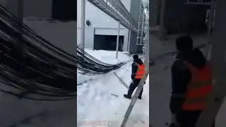 🤦🏻‍♂️ Cable falling from the overpass 